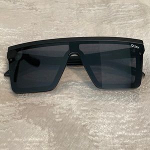 NWT Quay Black/smoke Hindsight sunglasses.